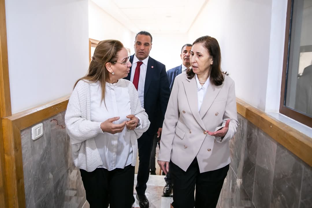 FB IMG 1742830348369 سارة الزعفراني تؤدّي زيارة غير معلنة إلى عدد من مصالح رئاسة الحكومة