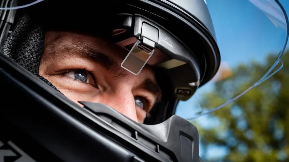 casque ارتداء الخوذة يحمي سائق الدراجة النارية من الوفاة ومن الإصابات المسببة للإعاقة بنسبة 88،9%