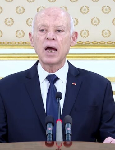 s3ayed رئيس الجمهورية: حقوق العمال والمتعاقدين ليست موضع مساومة