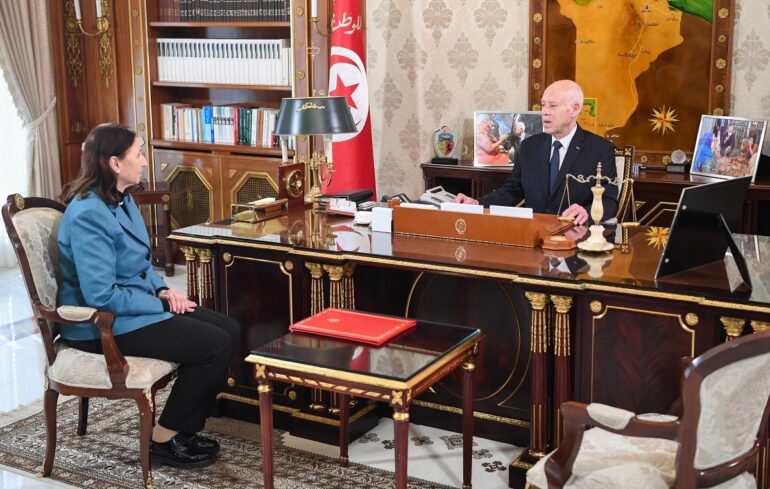 sarra 1 رئيس الجمهورية يشدد خلال لقائه رئيسة الحكومة على ضرورة التسريع في تخطي كل الحواجز لتحقيق العدالة الاجتماعية
