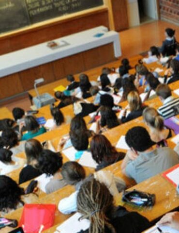 ta3lim مقترح تنقيح قانون: على المؤسسات الخاصة للتعليم العالي أن تنتدب مدرسين قارين بنسبة لا تقل عن 30%