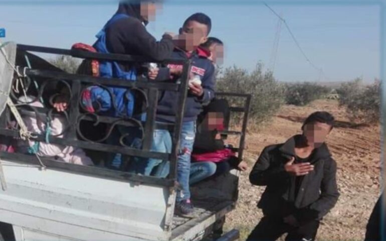 1744742546598 القصرين : والي الجهة يتخذ جملة من الإجراءات إثر وفاة تلميذ في حادث انقلاب شاحنة خفيفة بحاسي الفريد