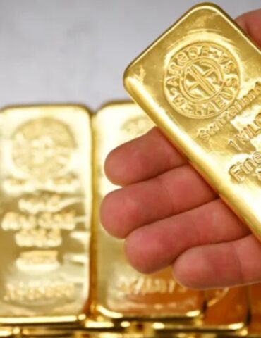 1744785476560 الذهب يخترق مستوى 3300 دولار لأول مرة في تاريخه