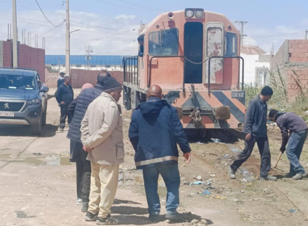 1745852718581 بعد 10 سنوات.. انطلاق التجارب الأولية لإستئناف النقل الحديدي للفسفاط من أم العرائس