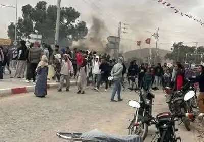FB IMG 1744881624940 المزونة.. اصابات إثر مواجهات بين المحتجين وقوات الأمن