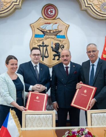 cheque تونس وتشيكيا توقعان مذكرة تفاهم بين الأكاديميتين الدبلوماسيتين بالبلدين