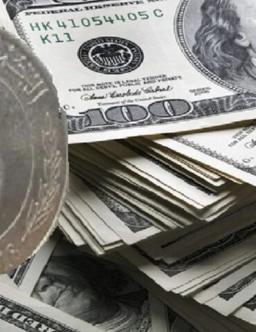 dinar الدينار في أعلى مستوياته مقابل الدولار الأمريكي منذ بداية 2022