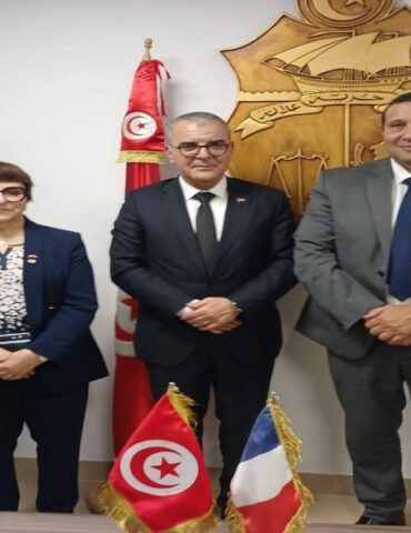 e9tisad وزير الاقتصاد يؤكد توفر الإمكانيات لتعزيز العلاقات الثنائية