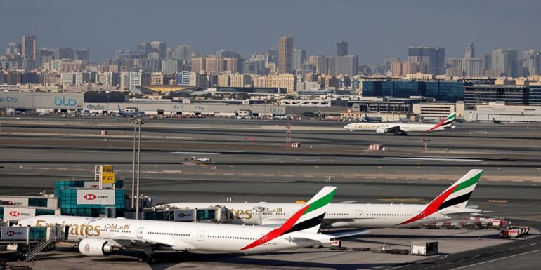 emirates الرحلات بين سوريا والإمارات.. أول طائرة من دمشق إلى الشارقة