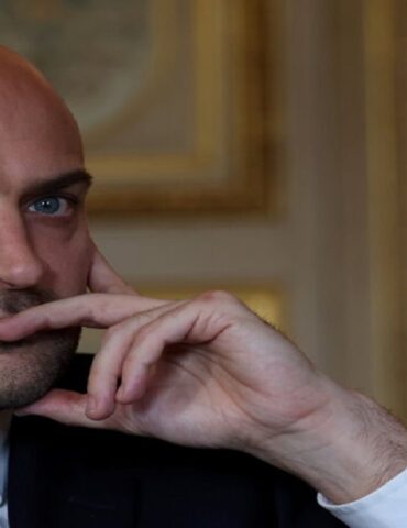 jean فرنسا: قرار الجزائر بحق الدبلوماسيين لن يمر بلا عواقب