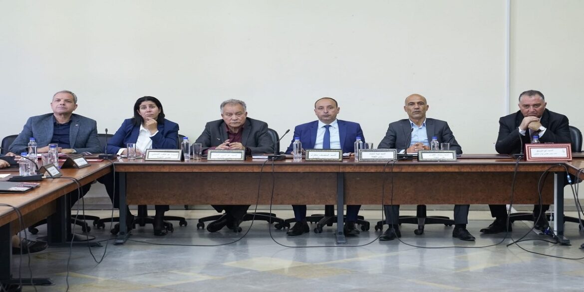 lajna 2 لجنة الصحة تستمع إلى ممثلي الوزارة حول حملة التلقيح ضد الورم الحليمي البشري