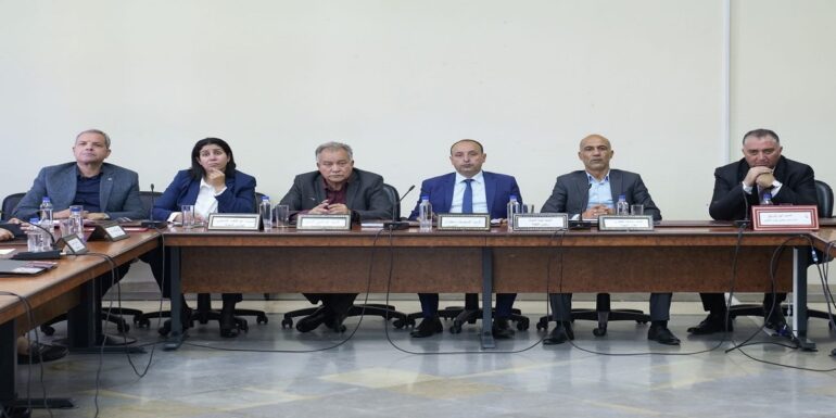 lajna 2 لجنة الصحة تستمع إلى ممثلي الوزارة حول حملة التلقيح ضد الورم الحليمي البشري