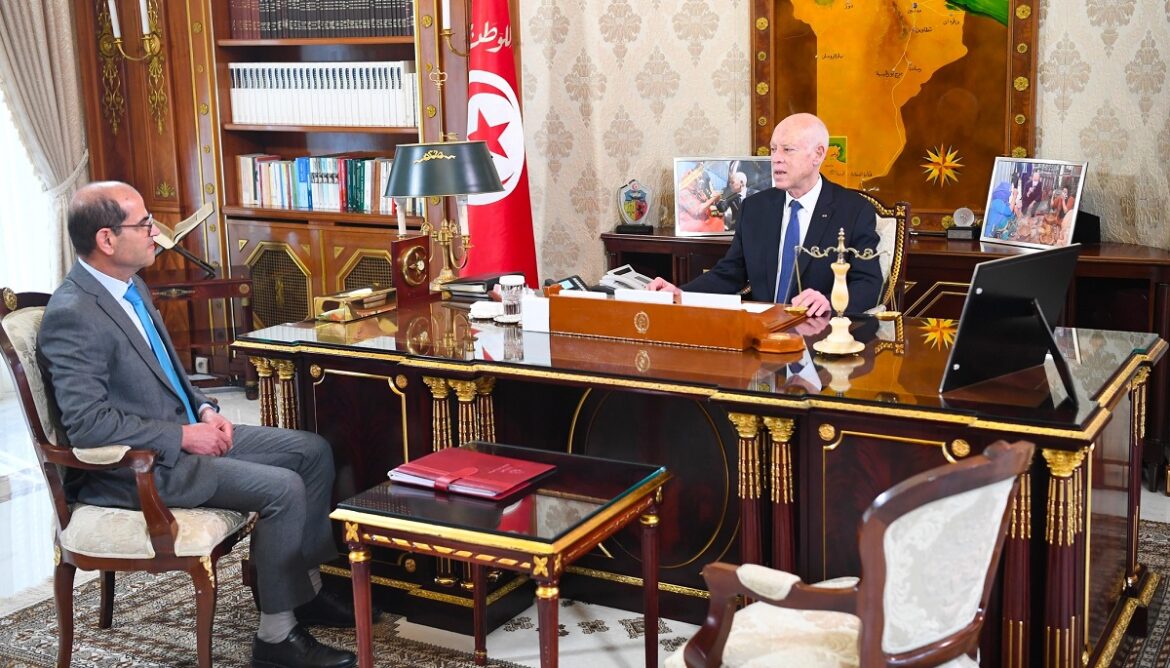 machari3 "الأموال متوفّرة والإجراءات القانونية تمّ استكمالها ولا مبرّر على الإطلاق لإيقاف أشغال عديد المشاريع"