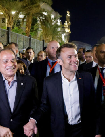 macron ماكرون في القاهرة لعقد قمة ثلاثية تضم السيسي وملك الأردن