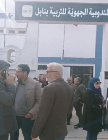 nabeul نابل: وقفة احتجاجية أمام المندوبية الجهوية للتربية على خلفية حادثة المزونة