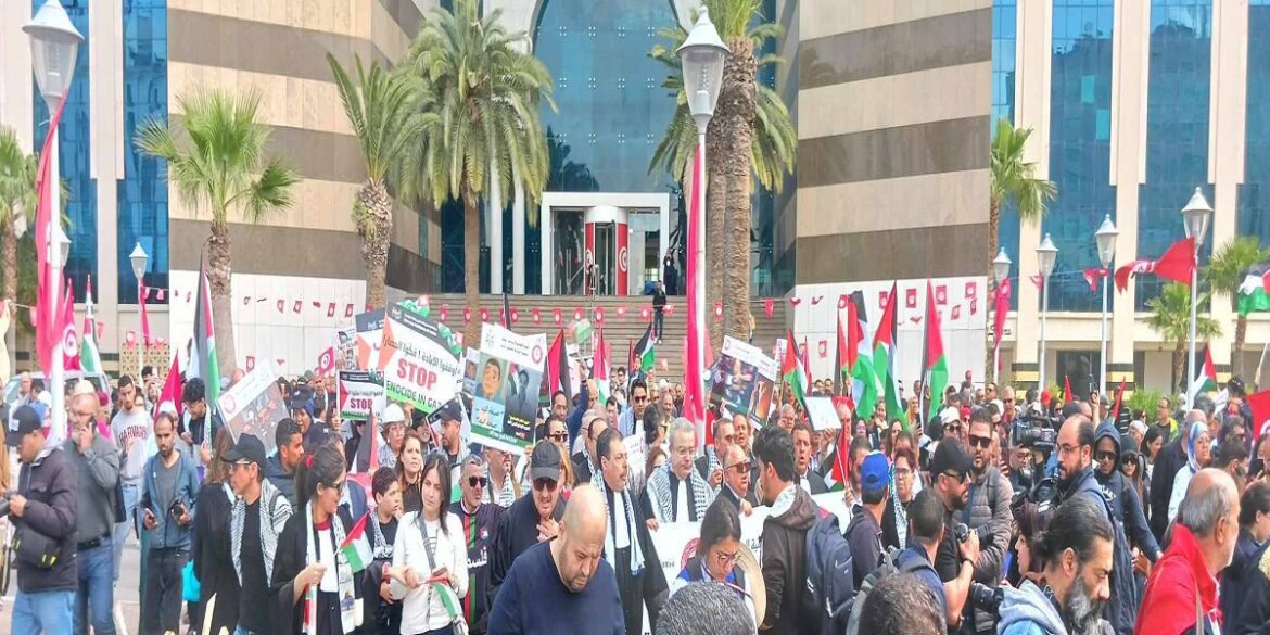 palestine تونس العاصمة: مسيرات حاشدة نصرة لفلسطين في ذكرى عيد الشهداء