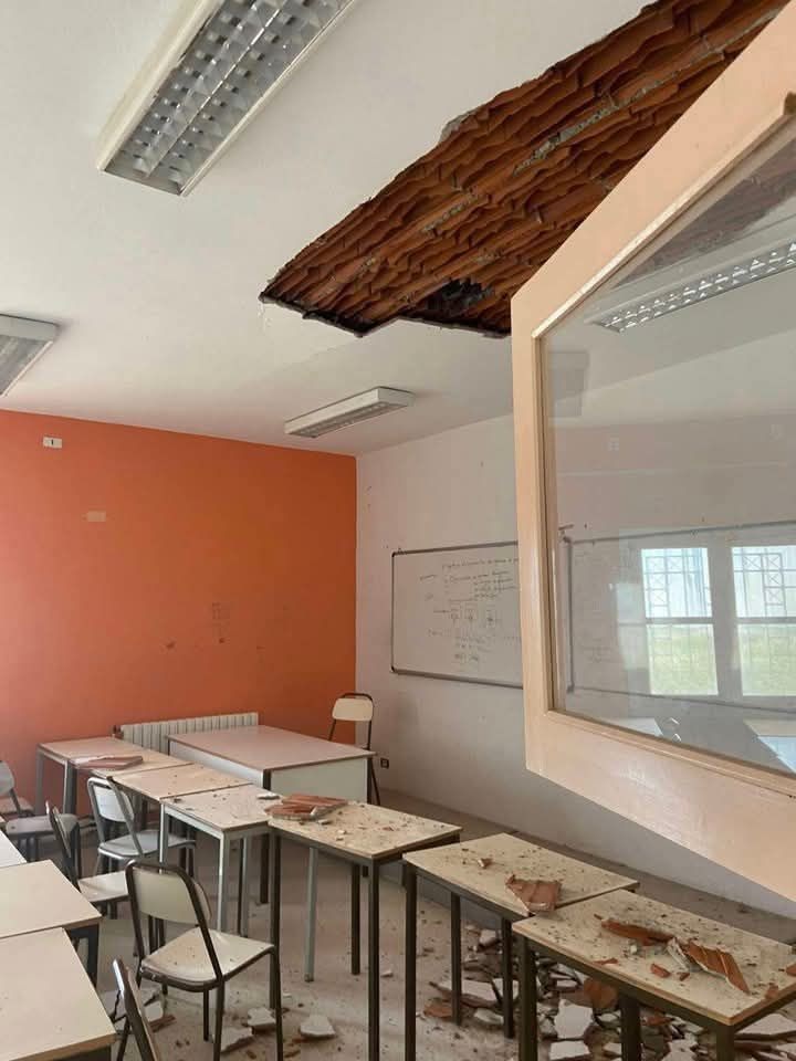 sa99ed سليانة: سقوط جزء من سقف إحدى قاعات التدريس بالمعهد العالي للدراسات التكنولوجية دون تسجيل أية اصابات