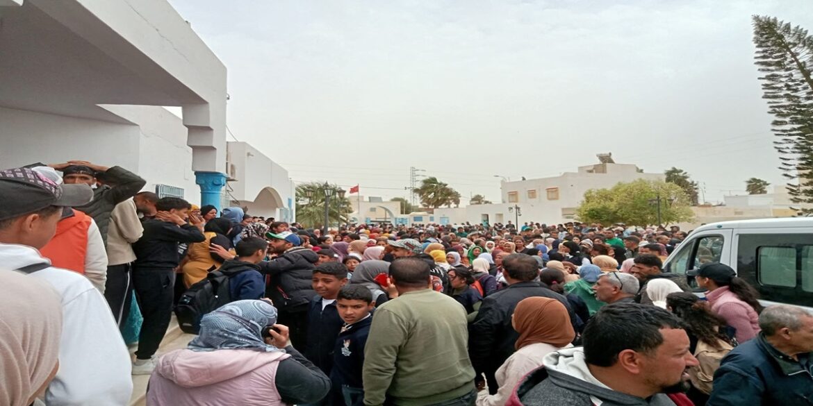 sidi bouzid سيدي بوزيد: سقوط جدار بمعهد المزونة يخلف وفايات وجرحى في صفوف التلاميذ