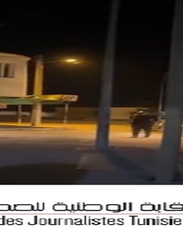 snjt نقابة الصحفيين تدين اعتداء أمنيا على طاقم صحفي في المزونة وتطالب الداخلية بمحاسبة المسؤولين عنه