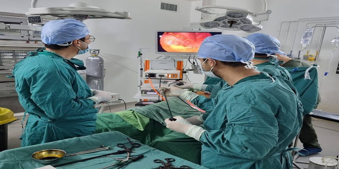 tataouine تطاوين: نجاح عملية دقيقة لاستئصال ورم بالمعدة عبر تقنية المنظار الجراحي