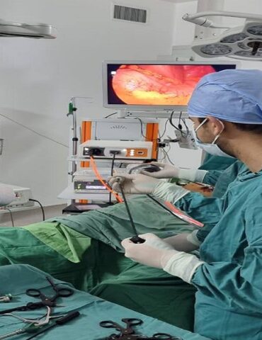 tataouine تطاوين: نجاح عملية دقيقة لاستئصال ورم بالمعدة عبر تقنية المنظار الجراحي