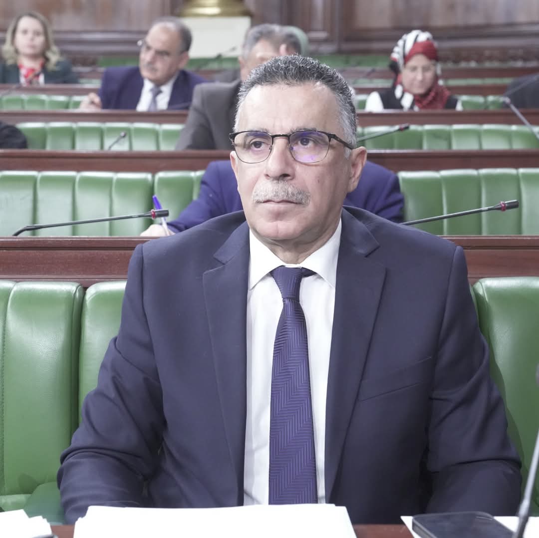 FB IMG 1748012095555 وزير أملاك الدولة: "نسعى إلى الإنتقال إلى مرحلة الكتب والإمضاء الإلكترونيين"