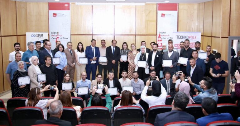 ministre صفاقس: وزير تكنولوجيا الاتصال يسند 34 علامة مؤسسة ناشئة