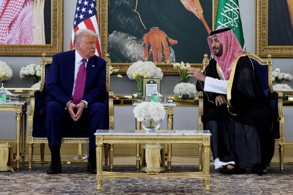 سعودية ترامب يصل إلى السعودية في مستهل جولة بالمنطقة