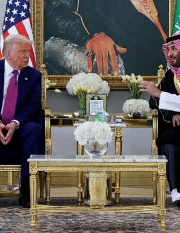 سعودية ترامب يصل إلى السعودية في مستهل جولة بالمنطقة