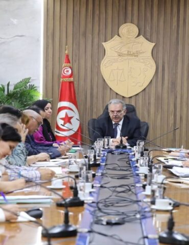 منزززه إعادة بناء ملعب المنزه .. جلسة عمل للإعداد لزيارة الوفد الصيني لتونس ..