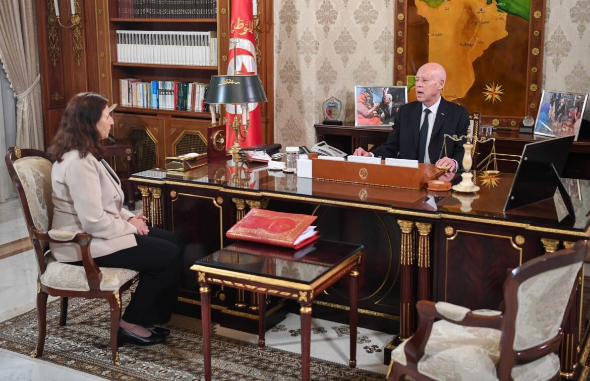 FB IMG 1750920643678 قيس سعيّد: "اللوبيّات ومن يخدمهم داخل الإدارة لن يبقوا خارج المحاسبة.."