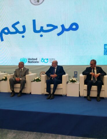 IMG 20250602 094039 resized 20250602 015655547 وزير الخارجية: نسعى إلى جلب استثمارات تهدف للحد من التأثيرات المناخية