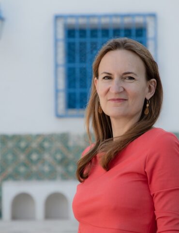 aaan سفيرة فرنسا بتونس: جريمة القتل البشعة هي جريمة عنصرية متعمدة تمس القيم الإنسانيّة المشتركة