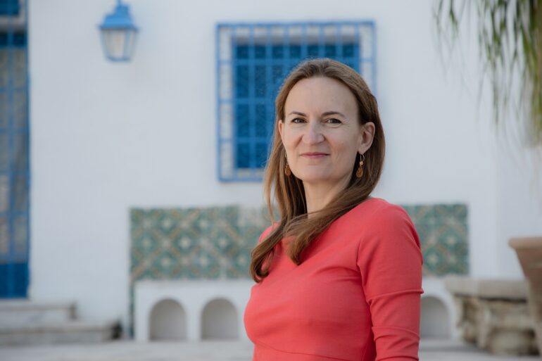 aaan سفيرة فرنسا بتونس: جريمة القتل البشعة هي جريمة عنصرية متعمدة تمس القيم الإنسانيّة المشتركة
