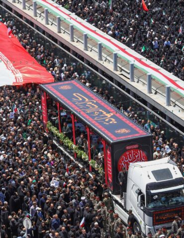 iran إيران تشيع قادتها وعلماءها ضحايا حرب الـ12 يوما
