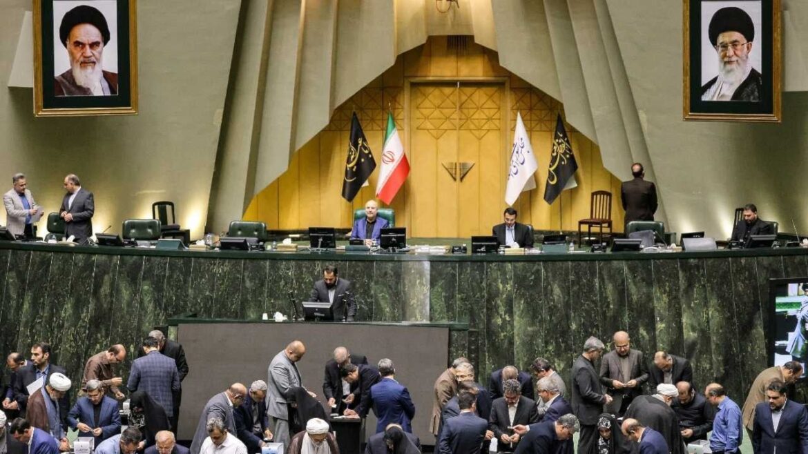 majless choura iran مجلس الشورى الإيراني يوصي بإغلاق مضيق هرمز