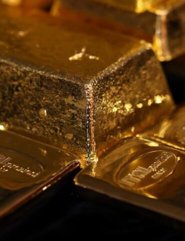 orrrr الذهب يخترق 4600 دولار والفضة عند قمة تاريخية