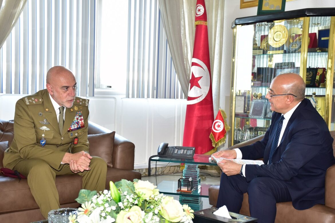 دفاع دعم التعاون الثنائي في المجال العسكري محور لقاء بين وزير الدفاع ورئيس أركان جيش البر الإيطالي