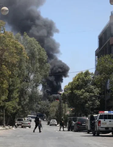 9asef جريحان بقصف إســ.رائيلي على مقر هيئة الأركان السورية بدمشق
