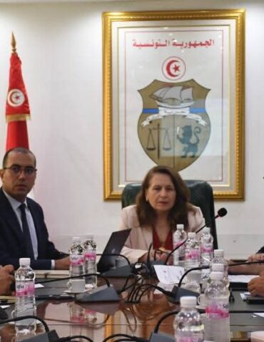 FB IMG 1751997806871 وزيرة الصناعة تدعو إلى إصلاحات وتشجيع الاستثمار في الطاقات البديلة