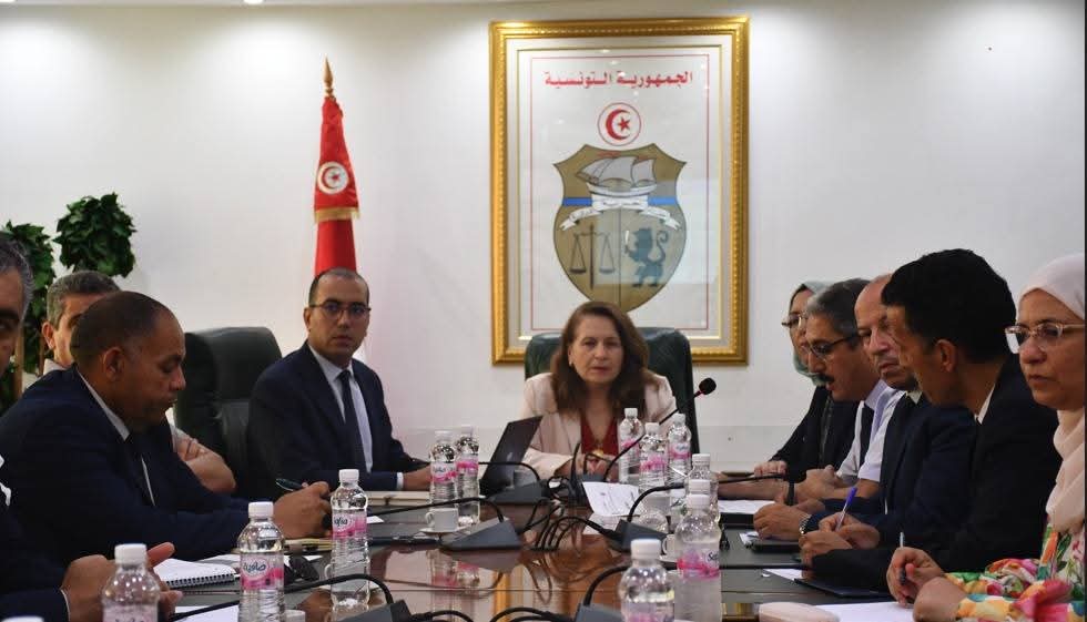 FB IMG 1751997806871 وزيرة الصناعة تدعو إلى إصلاحات وتشجيع الاستثمار في الطاقات البديلة