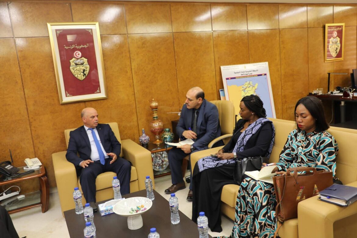 FB IMG 1752866182697 وفد من البنك الافريقي للتنمية يؤكد الاستعداد الكامل لتقديم الدعم الفني لتحيين الدراسات المتعلقة بمشروع المترو الخفيف بصفاقس