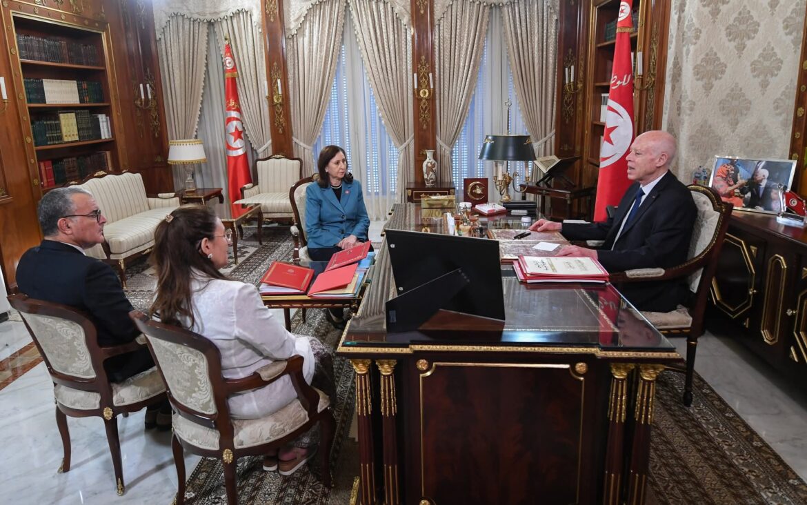 FB IMG 1753945030987 قيس سعيّد: "تونس تزخر بالخيرات ولن تكون رهينة للوبيات"