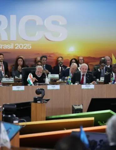 brics بريكس ترفض وصفها بأنها "معادية لأمريكا" بعد تهديد ترامب بفرض رسوم جمركية