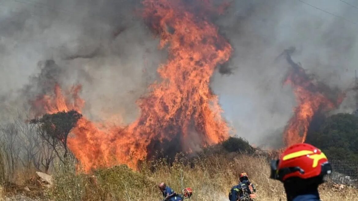 fire تركيا تسجل درجة حرارة قياسية وحرائق غابات باليونان