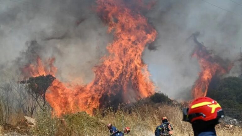 fire تركيا تسجل درجة حرارة قياسية وحرائق غابات باليونان