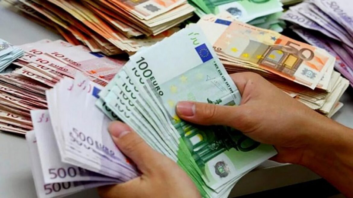 flous تحويلات التونسيين بالخارج ومداخيل السياحة تُوفران ما يزيد عن 8.5 مليار دينار