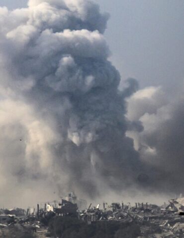 gaza رغم دعوة ترامب.. قصف يدمر أكثر من 20 منزلا بغزة