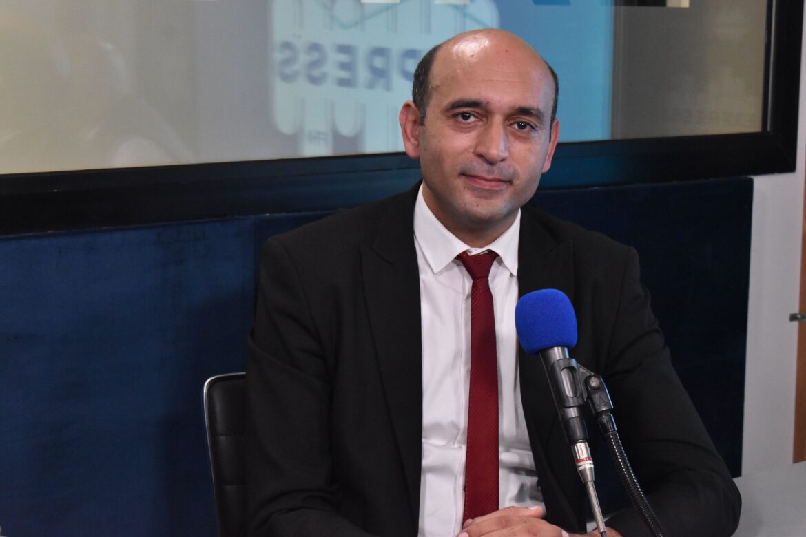 received 1375119390466855 ظافر الصغيري: "رئيس البرلمان يُعطل التشريع ويَحتجزُ مشاريع القوانين"
