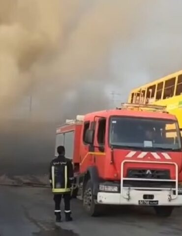 tr تعرض مستودع الحافلات بالزهروني إلى حريق جزئي تمت السيطرة عليه